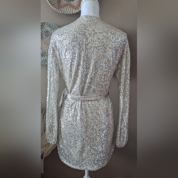 Gimmicks by BKE Sequin Wrap Mini Dress Champagne Ivory XS | Holiday Party Look - Picture 3 of 14